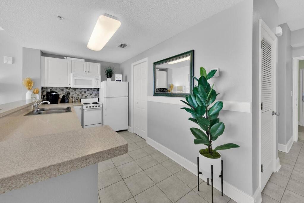 Beachfront #608 At Majestic Apartment