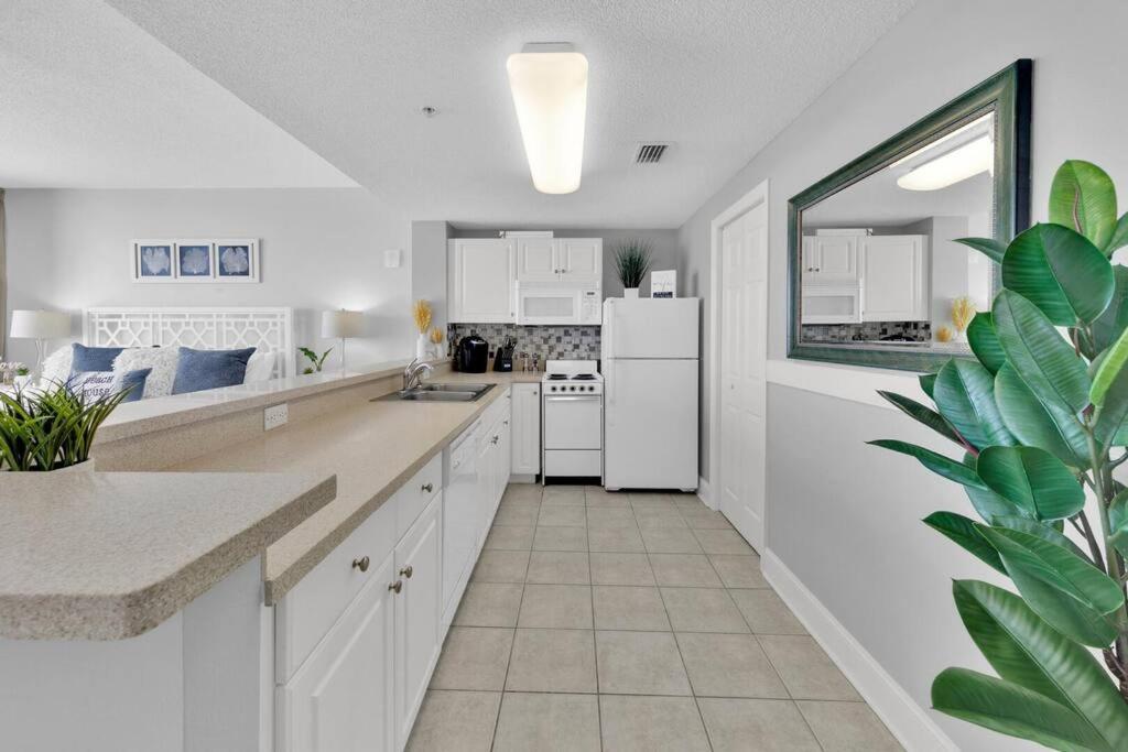 Apartment Beachfront #608 At Majestic