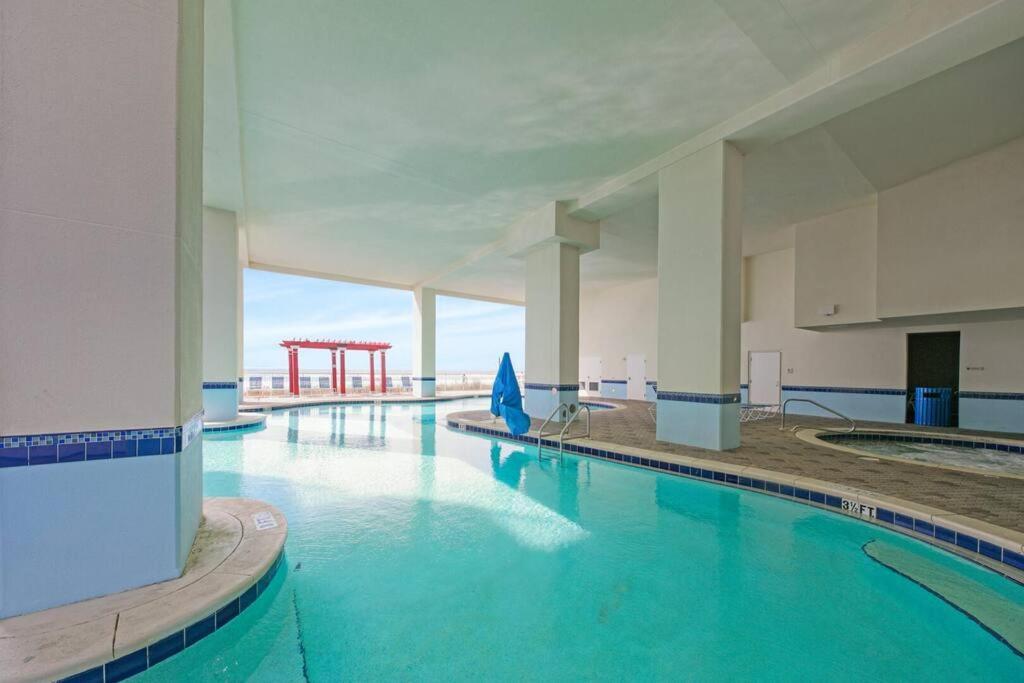 Beachfront #608 At Majestic Apartment *